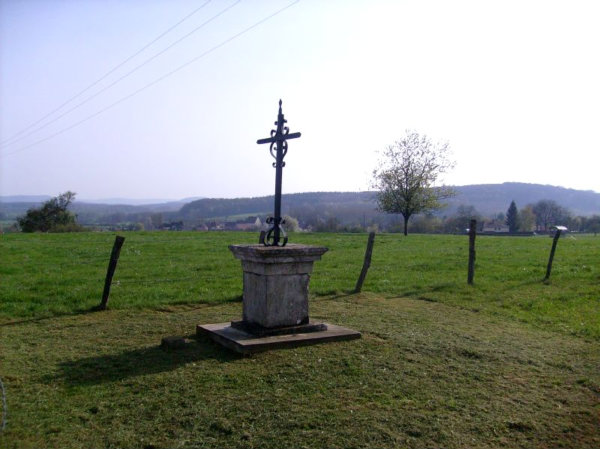 Croix du chaucheux rue du cimetière Esprels